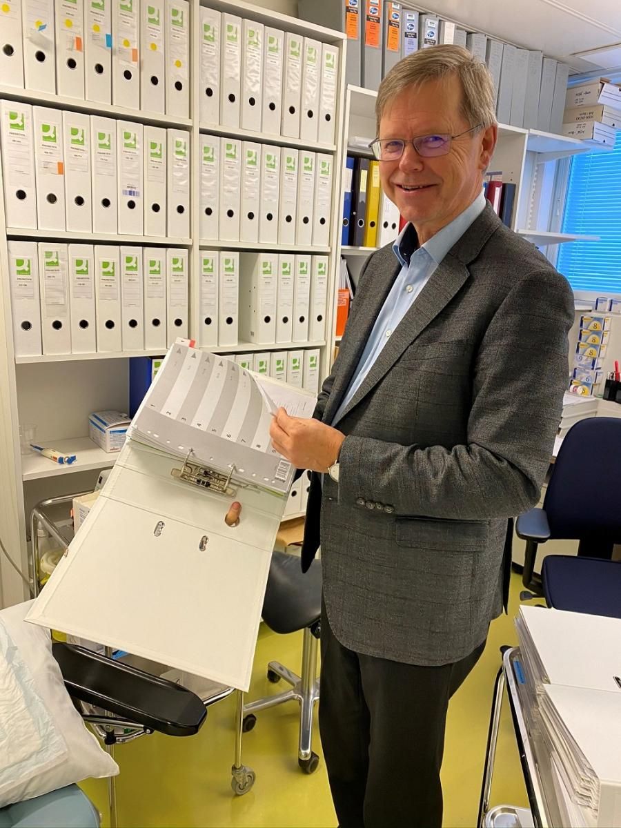 Photo: Scientific evidence is one of the Onnikka application’s absolute strengths. Professor Markku Savolainen showing the archives of Onnikka-research along the years.